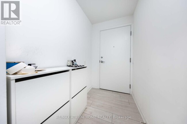 Building Photo - 950 Portage Pkwy