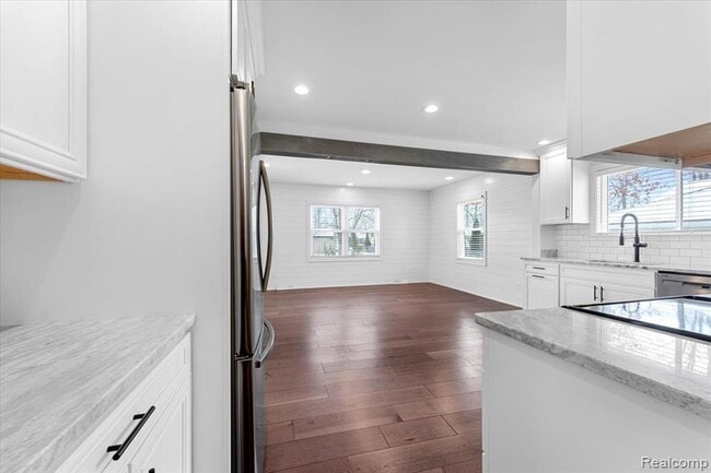 Foto del edificio - 25161 Meridian Rd