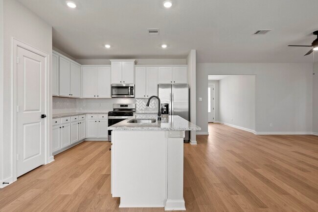Building Photo - 3121 Banyan Dr