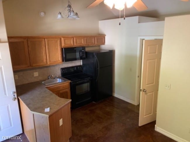 Building Photo - 1 br, 1 bath Apartment - 1758 Deane street