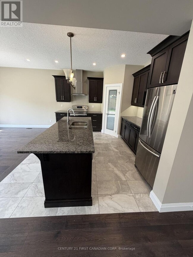 Building Photo - 2779 Oriole Dr
