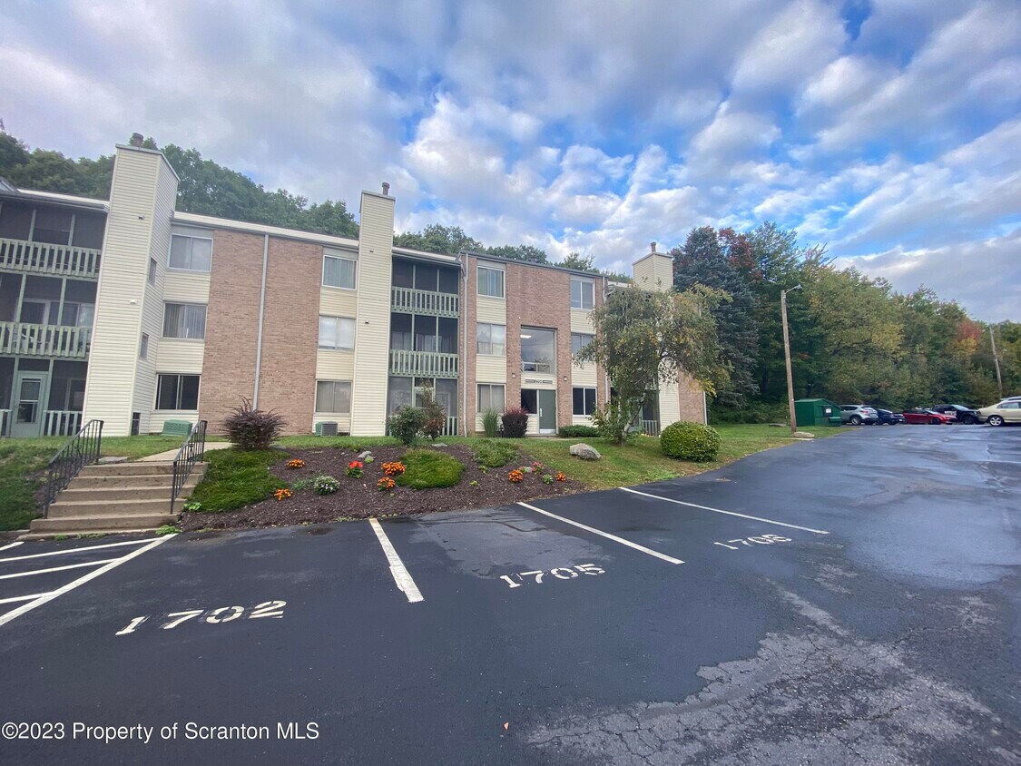 1702 Summit Pointe, Scranton, PA 18508 Condo for Rent in Scranton, PA