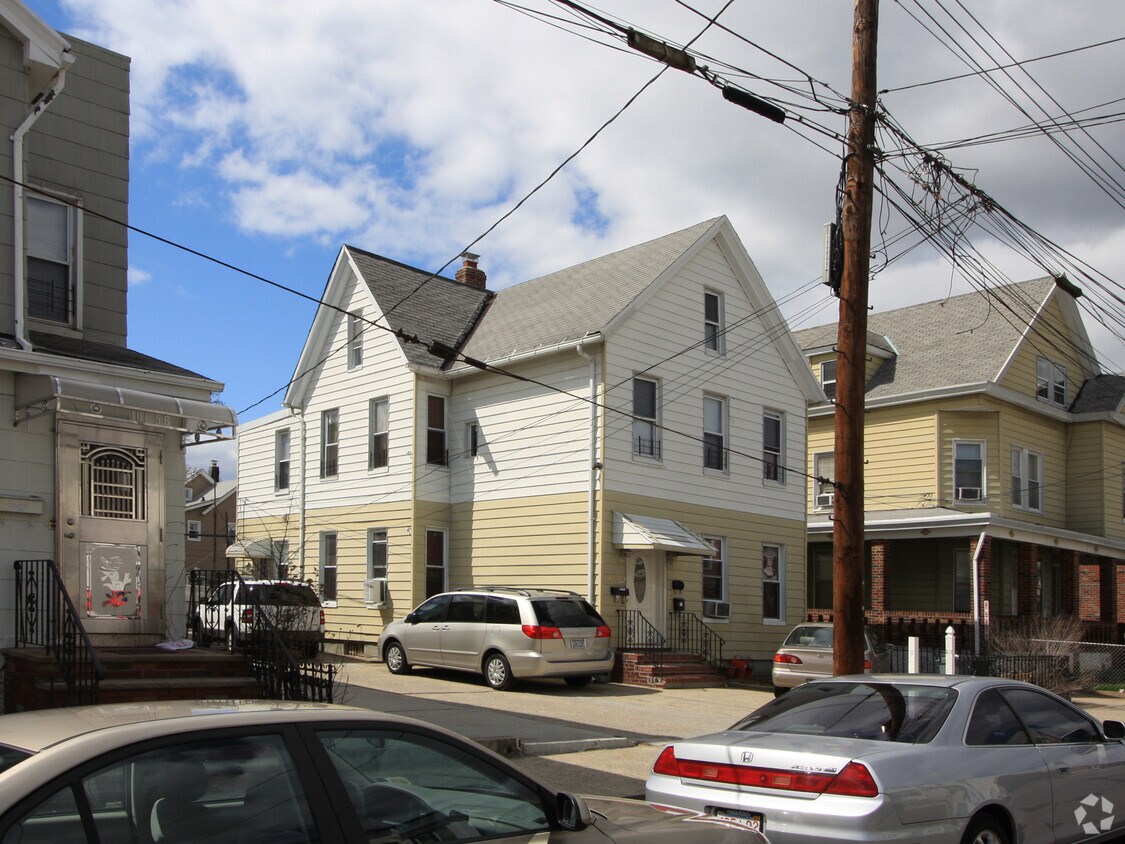 Building Photo - 10152 98th St