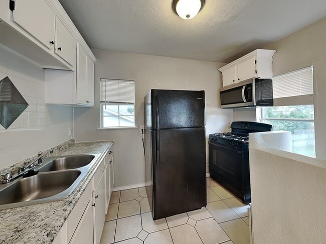 Foto del edificio - 2911 Ryan Ave