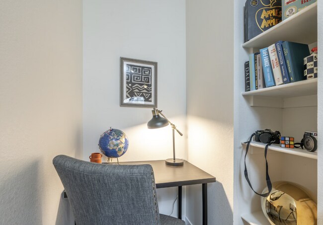 Foto del edificio - Westside 1 bed, 1 bath Luxury Apartment near Garden of the Gods