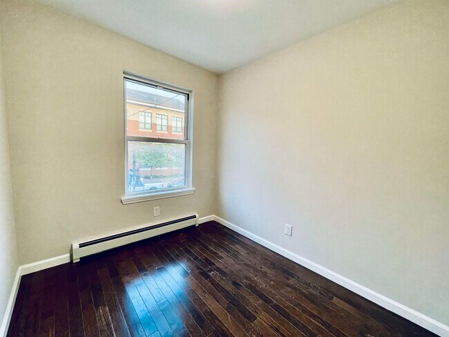 Building Photo - 1607 Kerrigan Ave