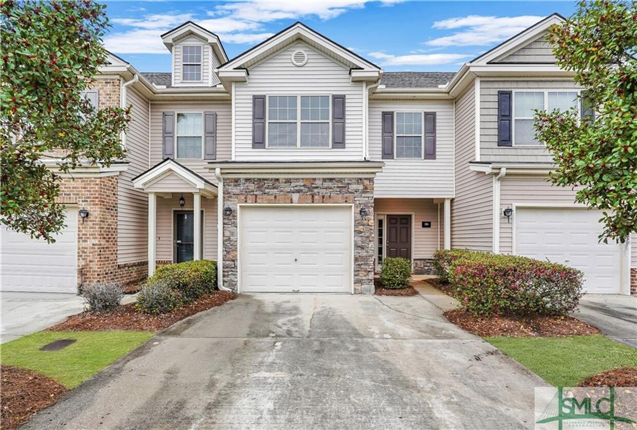 Foto principal - Townhome in LIVE OAK!!!