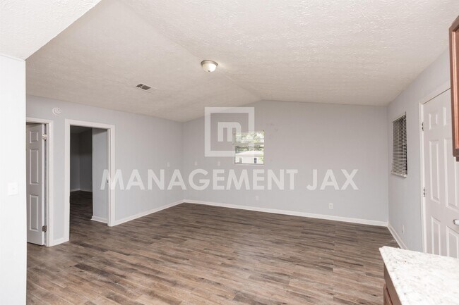 Building Photo - 1336 Golfair Blvd