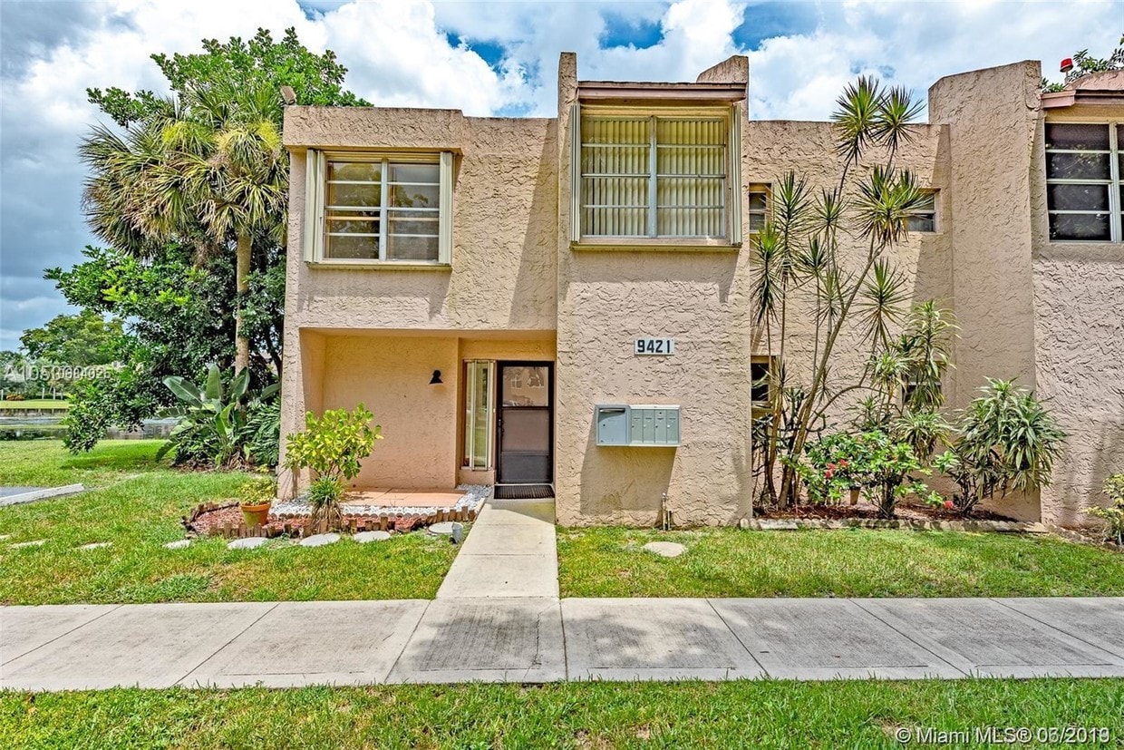 9421 Live Oak Pl Unit 101, Davie, FL 33324 Condo for Rent in Davie