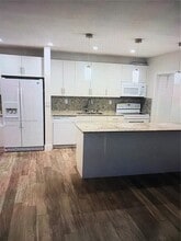 Building Photo - 13864 SW 90th Ave