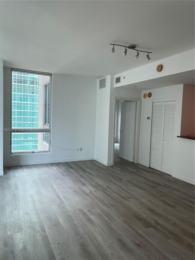 Building Photo - 300 S Biscayne Blvd