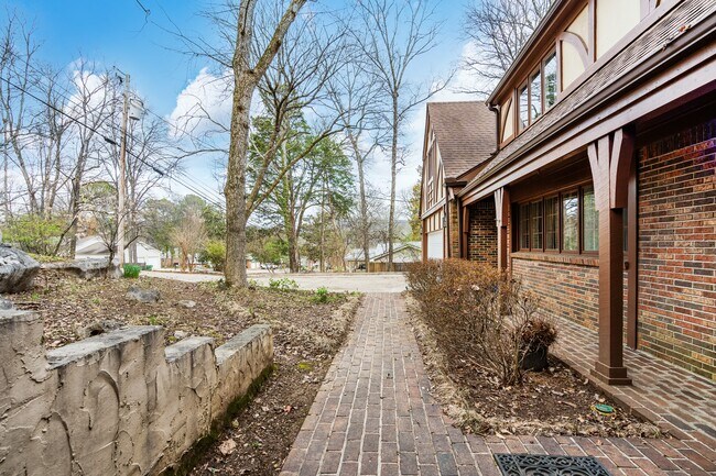 Foto del edificio - 712 Forrest Heights Dr SE
