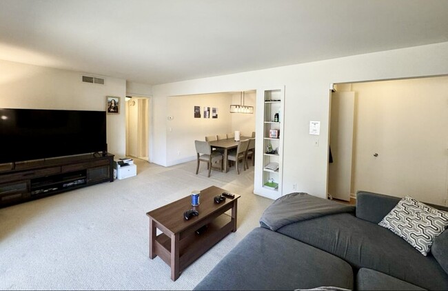 Building Photo - 1233 Island Dr