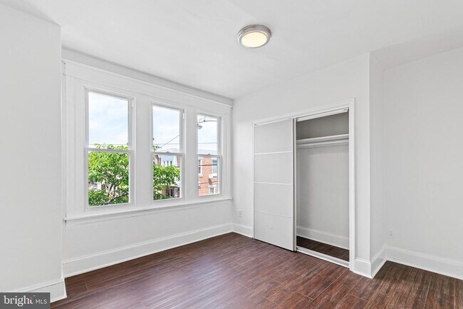 Building Photo - 2418 Mifflin St