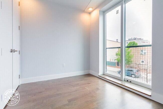 Foto del edificio - 28 Wilson Ave