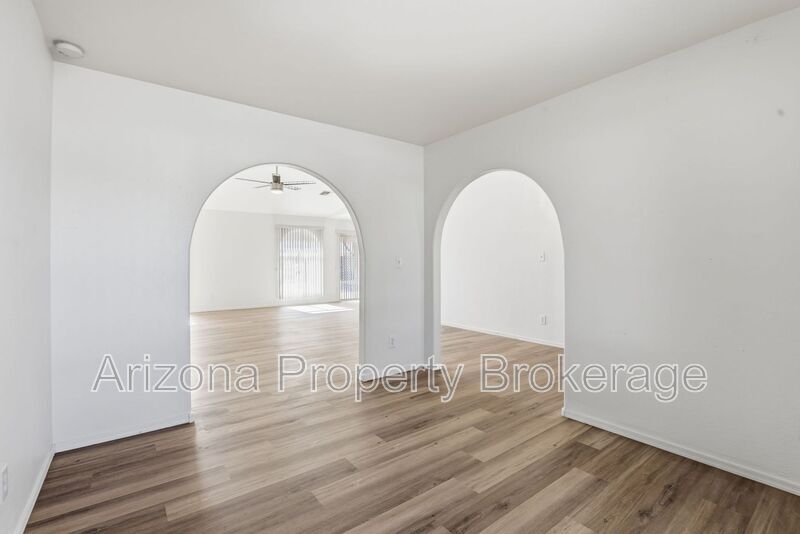 Foto principal - 2325 W Stottler Dr