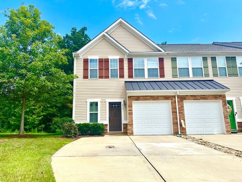 Foto principal - 2501 Silverthorn Dr