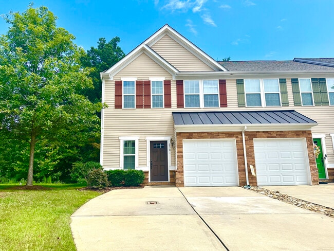 Building Photo - 2501 Silverthorn Dr