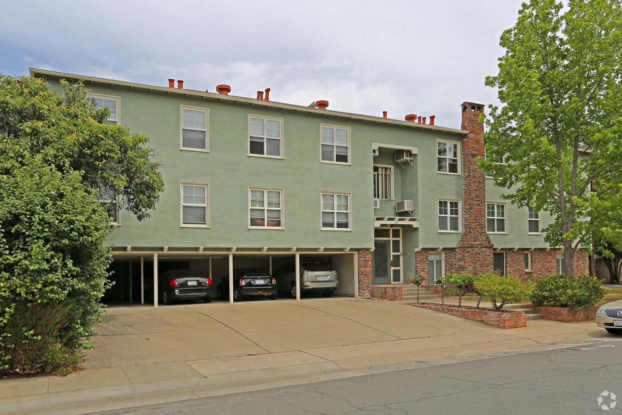 Primary Photo - Land Park Apartments