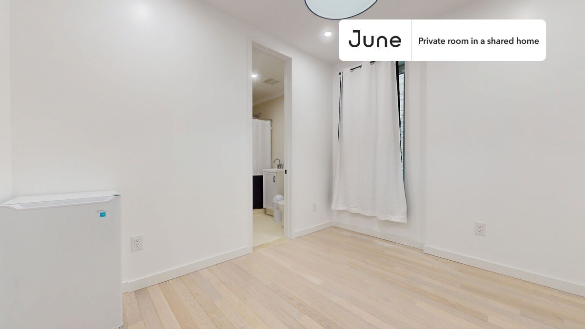 Foto principal - Room in Shared 4 bed/2 bath home