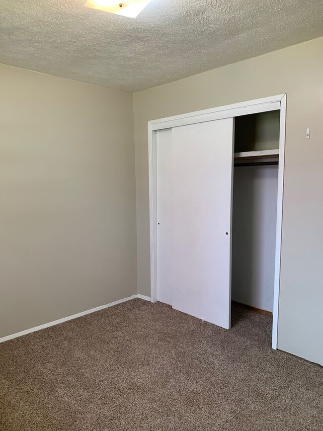 Building Photo - Nice 3 bedroom 1 bathroom Corner Lot avail...