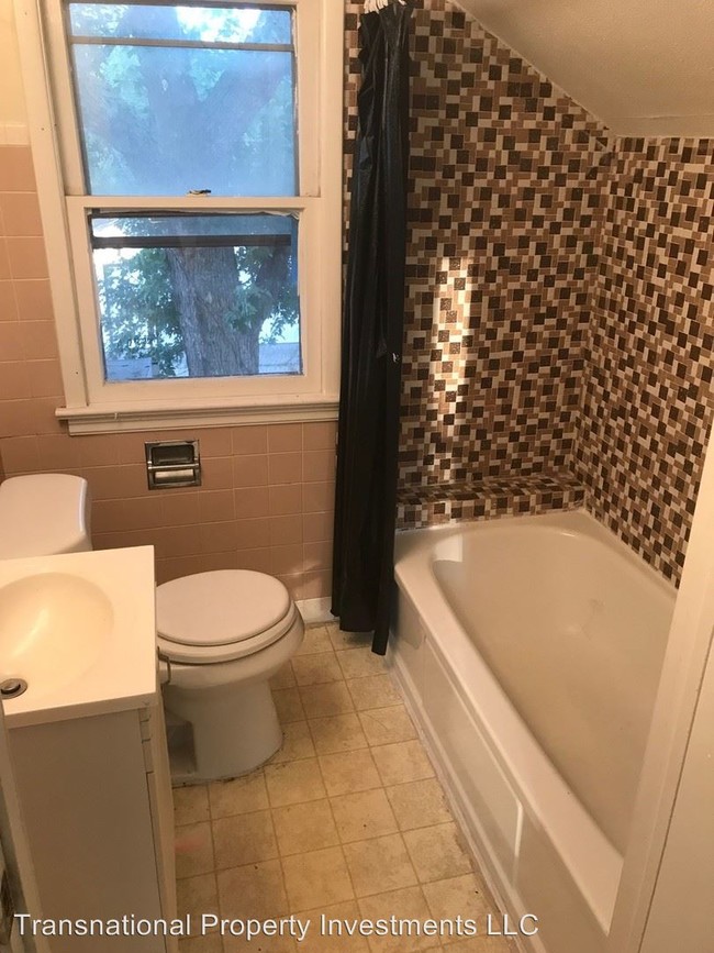 Building Photo - 3 br, 2 bath House - 4419 W. 139th Street