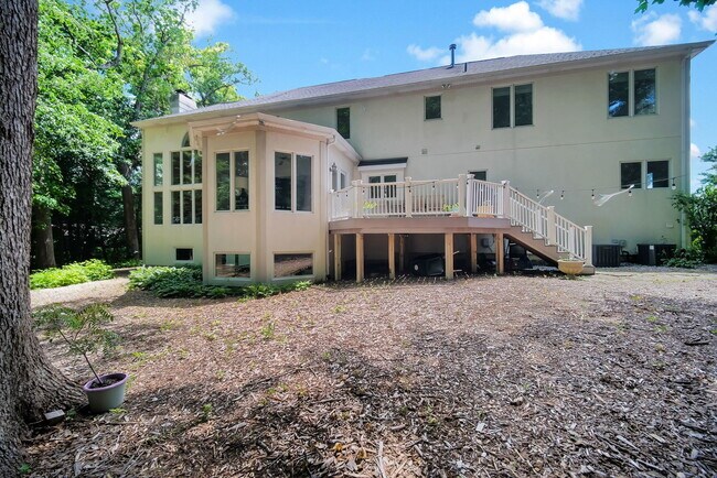 Building Photo - 36W244 Fieldcrest Dr