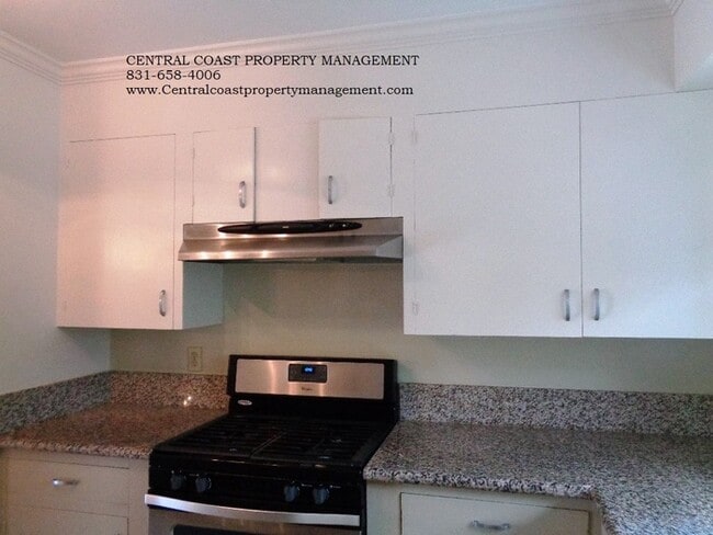 Building Photo - Four bedroom two bath Carmel CA
