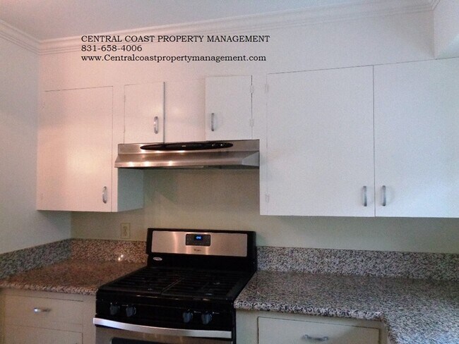 Foto del edificio - Four bedroom two bath Carmel CA