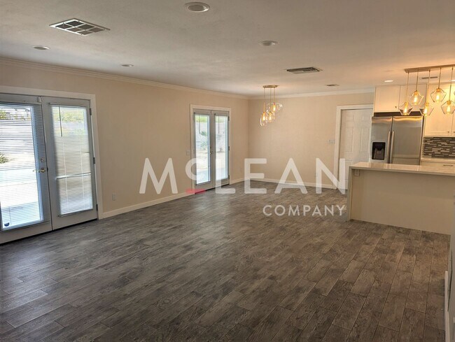 Foto del edificio - Desirable 3 bedroom home with Pool