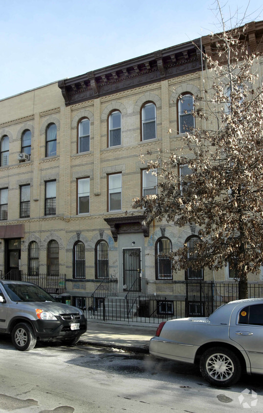 Building Photo - 1341 Hancock Street Apartments