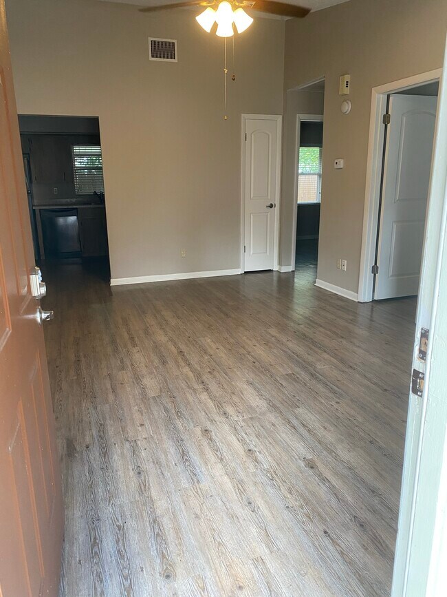 Foto del edificio - 2370 Lake Dr NW