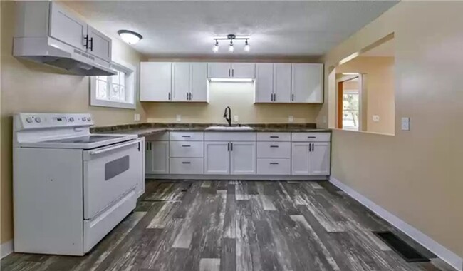 Foto del edificio - 3 Bedrooms, 1 Bathroom Single Family Home ...