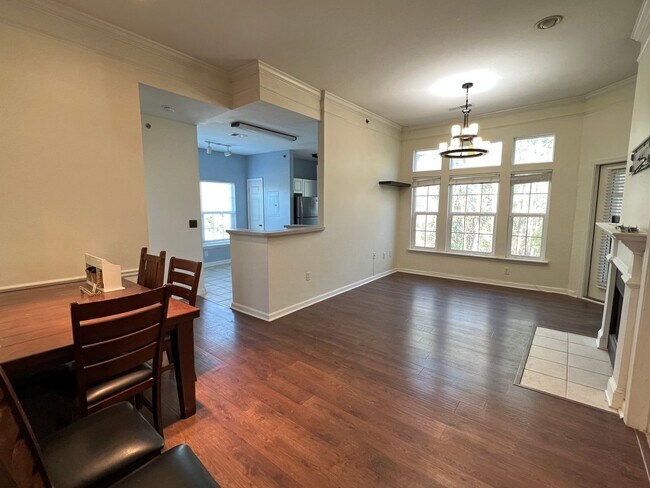 Foto del edificio - 2 Bedroom 2 Bath Renovated Condo at Mira V...
