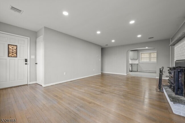 Foto del edificio - 427 Meyersville Rd