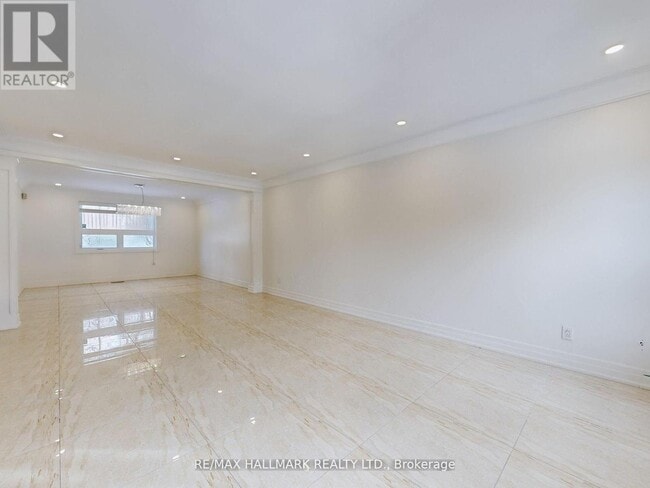 Building Photo - 235 Old Yonge St