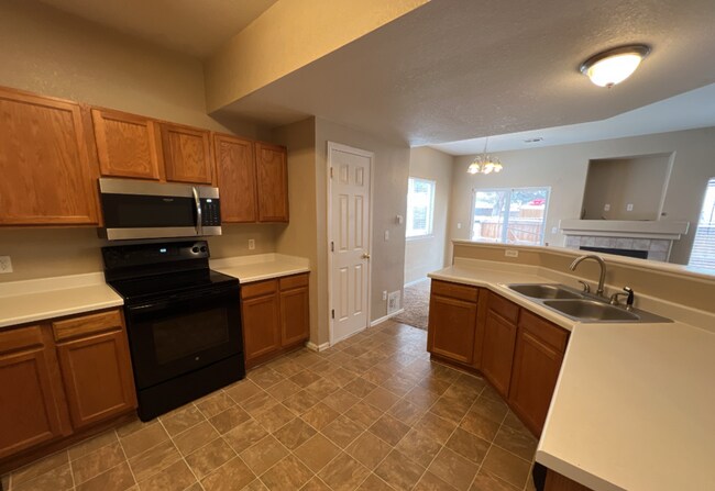 Building Photo - Spacious 3 Bed, 2.5 Bath Condo in Thornton!