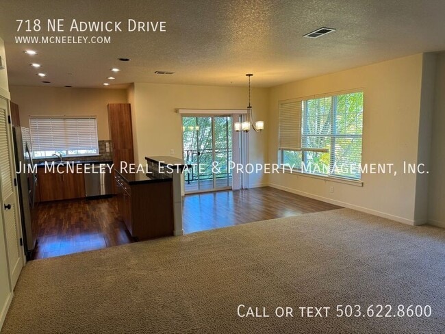 Photo - 718 NE Adwick Dr House