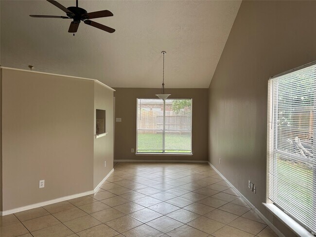 Foto del edificio - 4215 Spinks Creek Ln