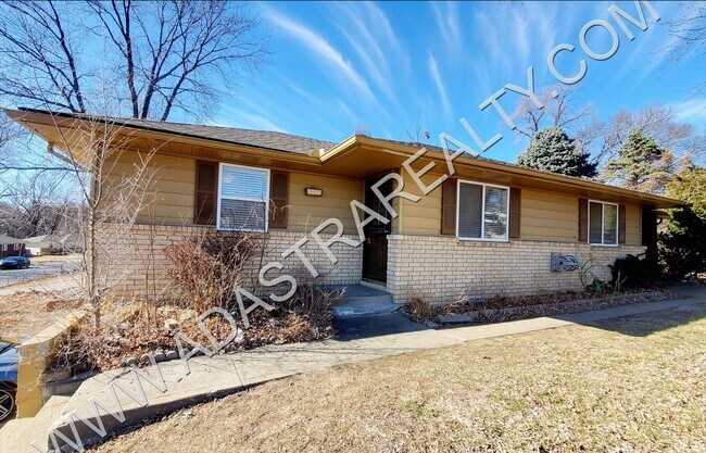 Building Photo - Nicely updated duplex near Kansas City schools-Available NOW!!