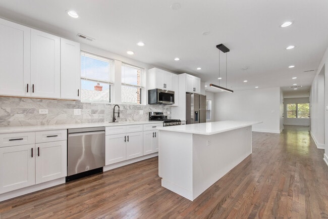 Building Photo - 7446 S Luella Ave
