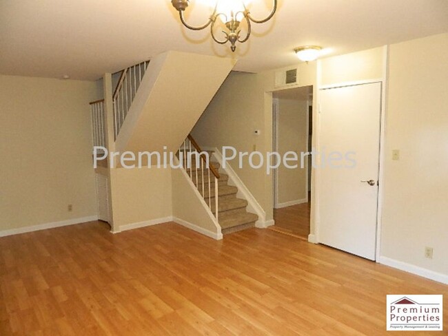 Foto del edificio - Light and Airy, 3BD/2.5BA, Two-Story TH, W...