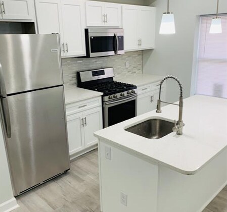 Foto del edificio - 820 N Lakewood Ave