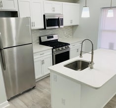 Building Photo - 820 N Lakewood Ave