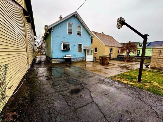 Building Photo - Charming 1BR+ Unit in Cheektowaga