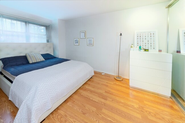 Building Photo - Contemporary Furnished at Beekman East