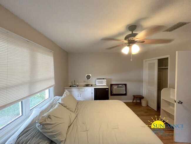 Building Photo - Waterfront mother-in-law suite, all utilit...