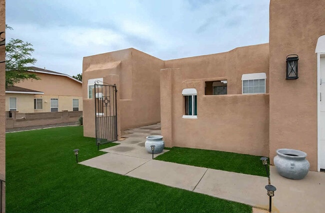 Building Photo - 2436 Manzano Loop NE