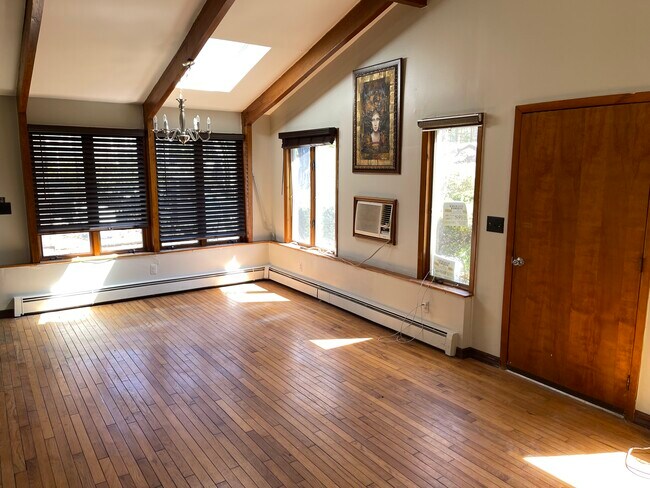 Foto del edificio - 24 Woodland Ln