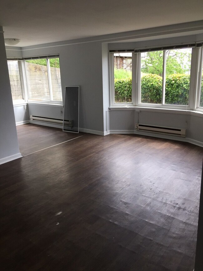 Interior Photo - Lakecrest